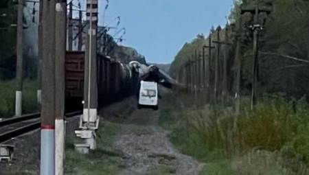 19 VAGONA TERETNOG VOZA ISPALO IZ ŠINA Železnička nesreća u Rusiji
