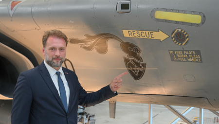 TEŠKO POVREĐEN, ALI VAN ŽIVOTNE OPASNOSTI Oglasila se hrvatska vlada o zdravstvenom stanju ministra odbrane