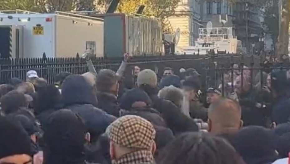 HAOS NA ULICAMA LONDONA Policija izgubila kontrolu, krenule tuče, ONO TAMO JE DIVLJAŠTVO