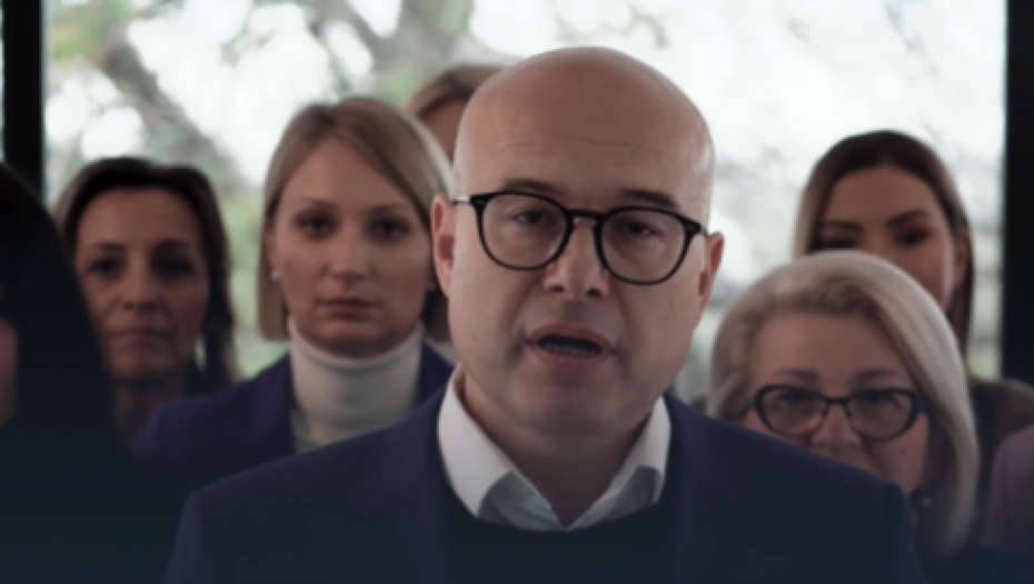"SVAKI GRAĐANIN NAM JE JEDNAKO VAŽAN, ALI ŽENE SU STUB SVAKE PORODICE": Vučević i Pantić Pilja u Novom Sadu (VIDEO)