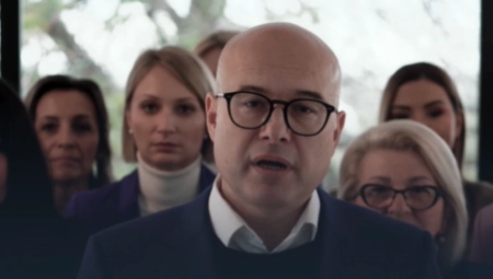 "SVAKI GRAĐANIN NAM JE JEDNAKO VAŽAN, ALI ŽENE SU STUB SVAKE PORODICE": Vučević i Pantić Pilja u Novom Sadu (VIDEO)