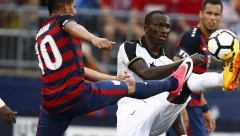 UŽASNE SCENE U ALBANIJI Poznati fudbaler preminuo tokom utakmice, doktori mu predlagali da prestane da se bavi sportom