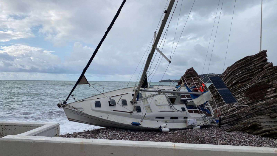 "BROD DUHOVA" NASUKAN KOD BUDVE Prazan plutao preko 400 km, na njemu ispisana ova poruka (FOTO)