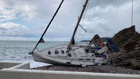 "BROD DUHOVA" NASUKAN KOD BUDVE Prazan plutao preko 400 km, na njemu ispisana ova poruka (FOTO)