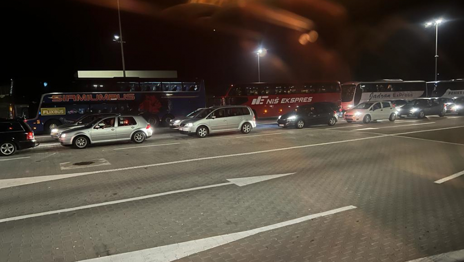 NA OVOM PRELAZU SE STOJI I PO 15 SATI Tamo su za njih BAŠ ogromne kolone, svuda su gužve