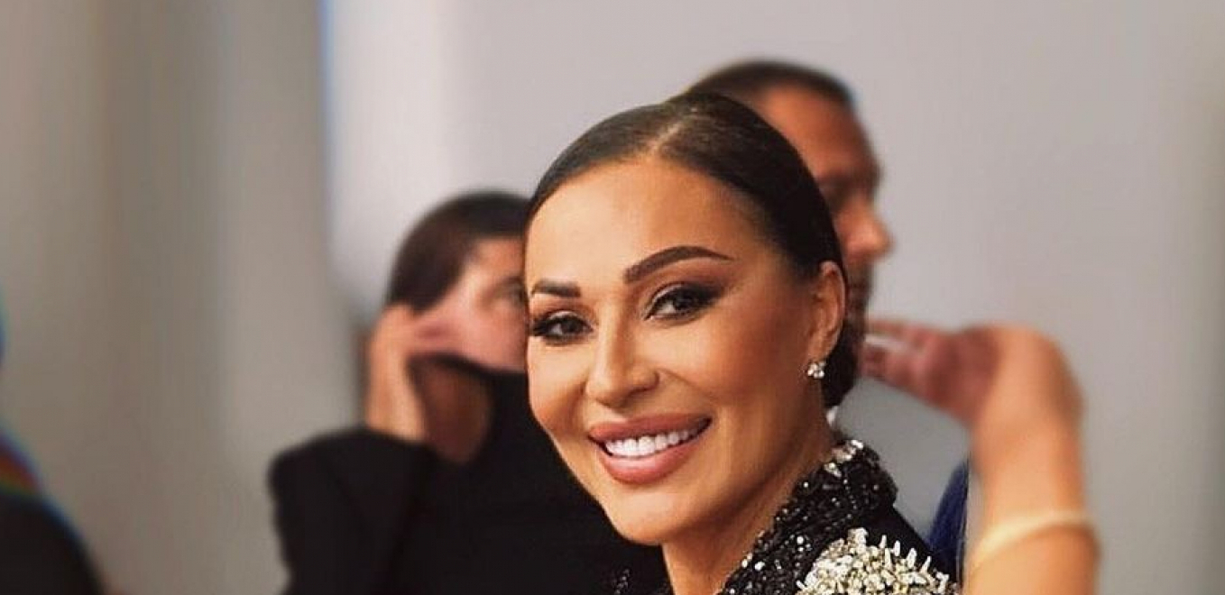 CECA NEPREPOZNATLJIVA PRE OPERACIJA Stare fotografije napravile haos na mrežama, ovako je pevačica nekada izgledala!