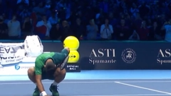 ČISTA EMOCIJA Nole je čučnuo i... Evo koliko sve ovo znači Đokoviću (VIDEO)