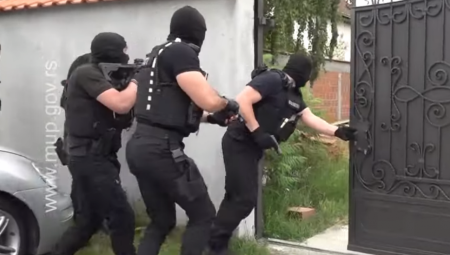 UHAPŠENA KRIMINALNA GRUPA IZ SRBIJE Krali džipove u Evropskoj uniji, pa ih prepravljali u Šapcu