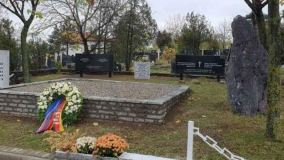 MRTVI SRPSKI JUNACI PROGONE KURTIJA Sklonjen spomenik oslobodiocima Prištine, nemački i francuski ambasador se pravili ludi