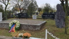 MRTVI SRPSKI JUNACI PROGONE KURTIJA Sklonjen spomenik oslobodiocima Prištine, nemački i francuski ambasador se pravili ludi