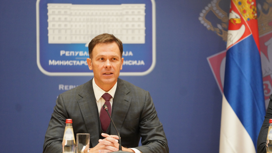 STUDENTSKE KARTICE PUN POGODAK Siniša Mali: Već se prijavilo oko 40.000 zainteresovanih