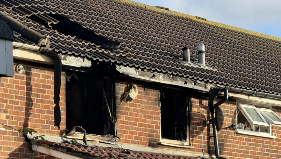 STRAVIČAN POŽAR U LONDONU Nastradalo 5 članova porodice, vatra zahvatila dva sprata kuće