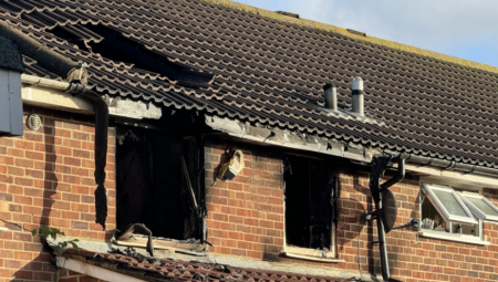 STRAVIČAN POŽAR U LONDONU Nastradalo 5 članova porodice, vatra zahvatila dva sprata kuće