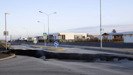 ZEMLJA SE OTVORILA, STRAHUJE SE OD ERUPCIJE Danas zabeleženo 900 zemljotresa na Islandu (FOTO)