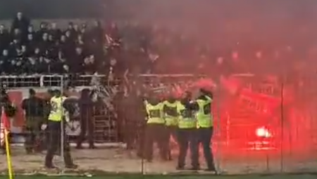 NEREDI NA MOSTARSKOM DERBIJU Navijači Zrinjskog pravili haos, a onda se sukobili sa policijom (VIDEO)