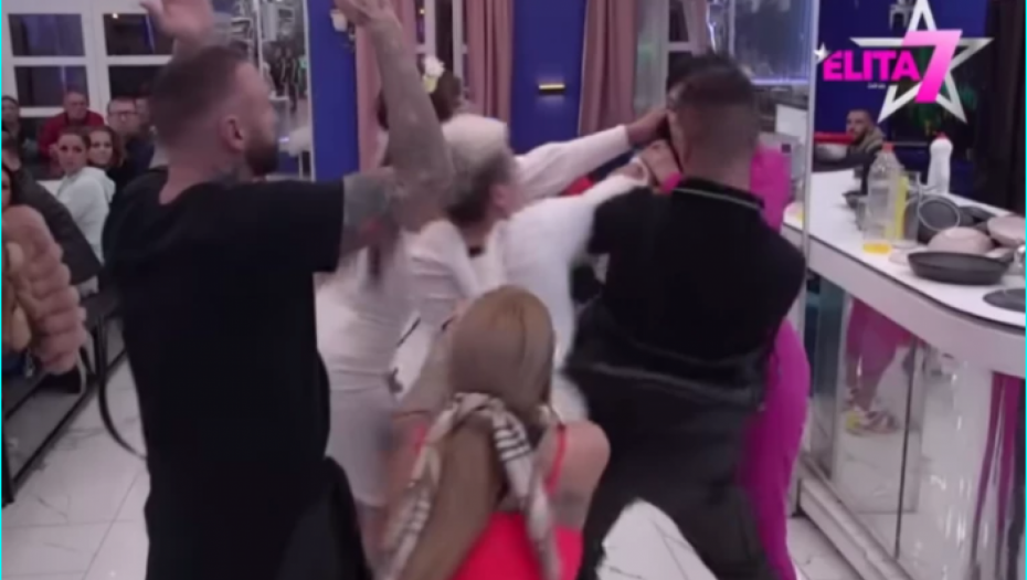 HAOS U ELITI! Anita krenula na Ša i Matoru, došlo do žestokog okršaja, Stanojlovićeva ne može da izdrži osudu!