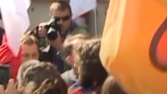 FLAŠOM GAĐAO SINIŠU MALOG Pogledajte brutalno nasilje Radomira Lazovića (VIDEO)