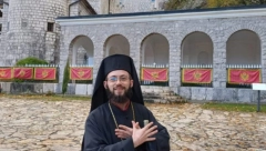 POHVALIO SE I SUSRETOM SA ABAZOVIĆEM Lažni albanski sveštenik provocirao ispred Cetinjskog manastira
