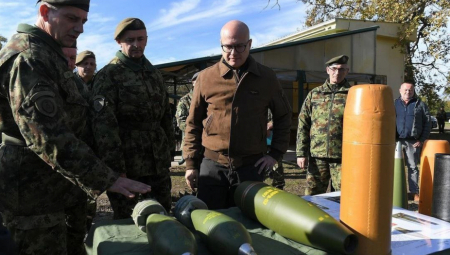 U NIKINCIMA PREDATO NOVO NAORUŽANjE I VOJNA OPREMA Ministar Vučević uveren da će operativna sposobnost Vojske Srbije biti značajno unapređena