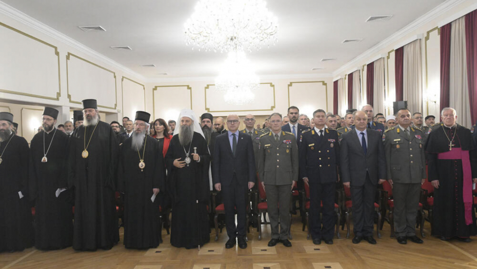 MINISTARSTVO ODBRANE: Vučević dodelio vojne spomen-medalje verskim službenicima Vojske Srbije