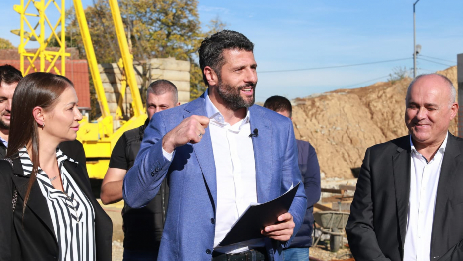 Šapić obišao radove na magistralnom vodovodu Makiš-Mladenovac i obećao završetak pete faze radova do marta 2024. godine