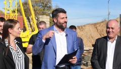 Šapić obišao radove na magistralnom vodovodu Makiš-Mladenovac i obećao završetak pete faze radova do marta 2024. godine