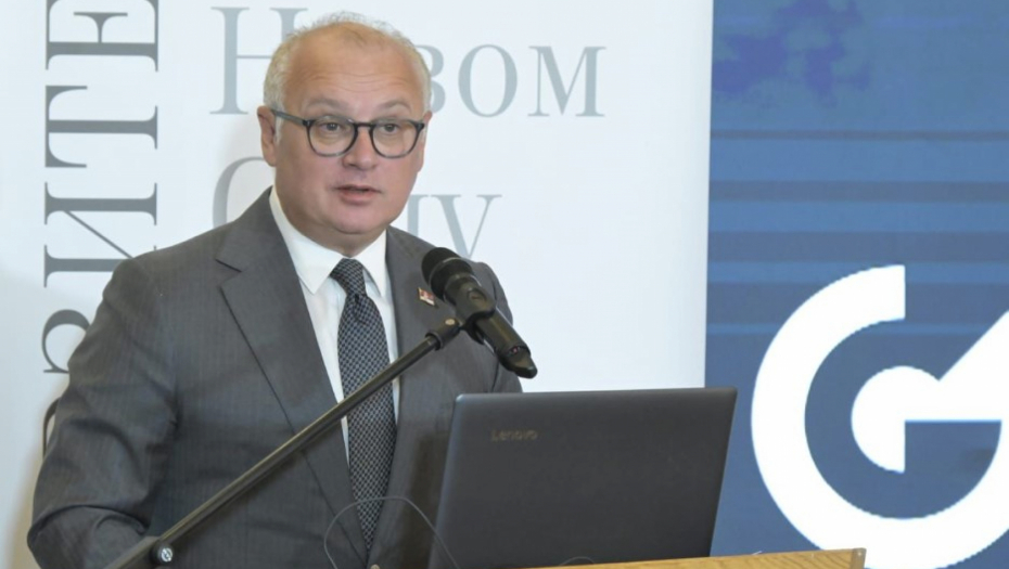 "AVIO-KOMPANIJA VENSI TREBA DA SE IZVINI PUTNICIMA" Vesić o problemu koji je izazvao kašnjenje letova na aerodromu Nikola Tesla