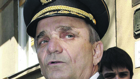 ZLOČINAC GLAVAŠ TERAO ŽRTVE DA PIJU SUMPORNU KISELINU IZ AKUMULATORA Brutalno ih je mučio i ubijao