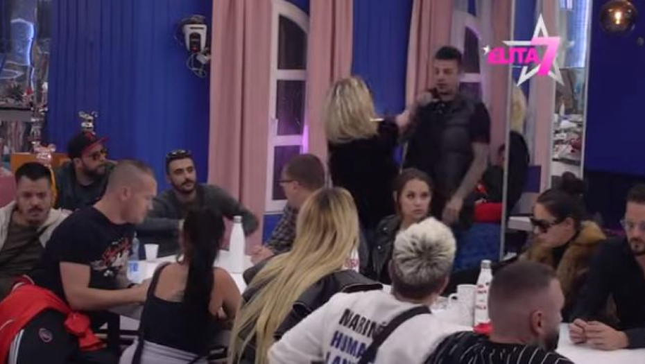 GLAVU ĆU TI OTVORITI: Milica Veličković doživela pomračenje, pa nasrnula na bišeg, osula niz pretnji i uvreda na njegov račun