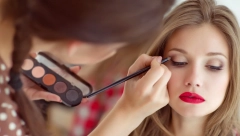 SKINITE 10 GODINA SA LICA Sve je do prave šminke, jedna boja je ključna!