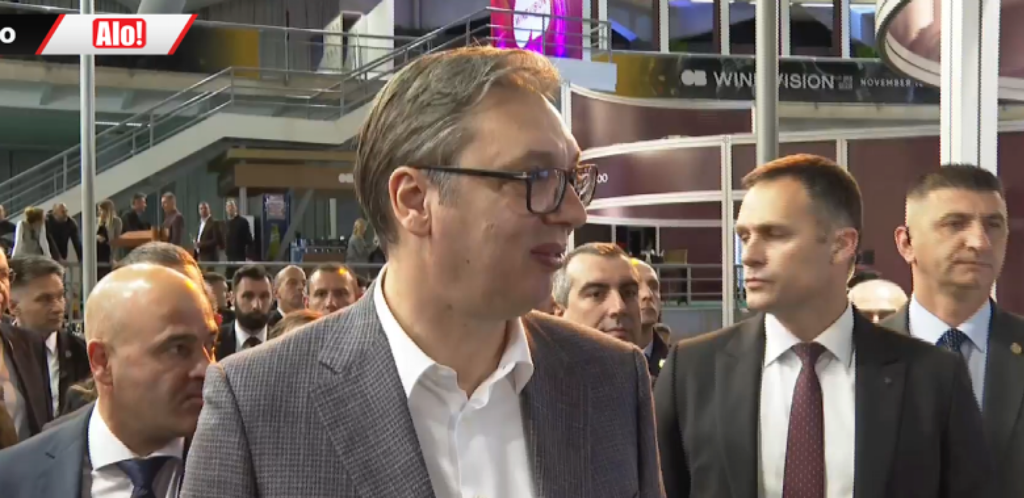 VUČIĆ OTKRIO KOJA VINA NAJRADIJE SLUŽI SVOJIM GOSTIMA: Kratko i jasno, predsednik Srbije rekao samo jedno!