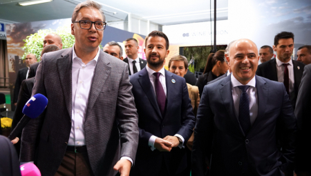 BESMISAO Vučić o uklanjanju spomen-ploče srpskim vojnicima u Prištini