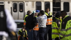 38 LJUDI POVREĐENO Voz udario u mašinu za čišćenje snega, blokirana železnica u Čikagu (VIDEO)