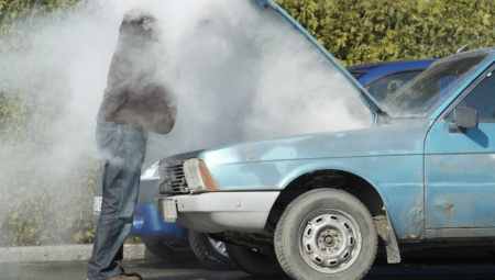 VOZAČ IZ NIŠA JE IMAO SREĆE Ne zanemarujte ovo upozorenje na kontrolnoj tabli automobila