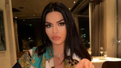 EVO KAKO DEJANA ŽIVKOVIĆ IZGLEDA BEZ ŠMINKE! Manekenka broji sitno do porođaja, a u ovom izdanju još nismo imali prilike da je vidimo!