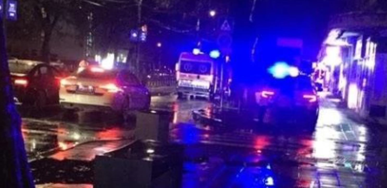 MUŠKARAC MUČKI NAPAO I PRETUKAO POLICAJCA DUŽNOSTI Sa teškim povredama prevezen na VMA