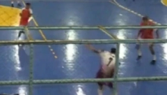 (UZNEMIRUJUĆI VIDEO) STRAVIČNA SMRT NA UTAKMICI Odjednom se srušio, pa ubrzo preminuo, majka mladića smogla snage i poručila samo jedno