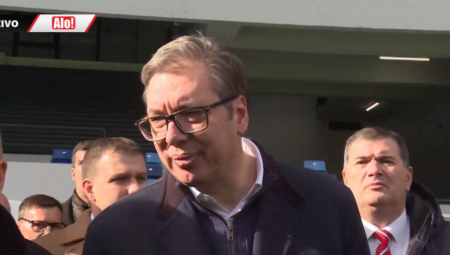 VUČIĆ ŠMEKERSKI ODGOVORIO NA PROVOKACIJE NOVINARA N1: "Malo se obradujte i osmehnite se. Vidite kako je divan stadion"