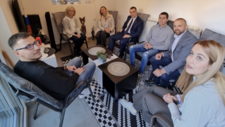 Vladimir Orlić i Tatjana Macura posetili porodicu Sofronijević: Mladost Srbije je stub budućnosti naše zemlje (VIDEO)
