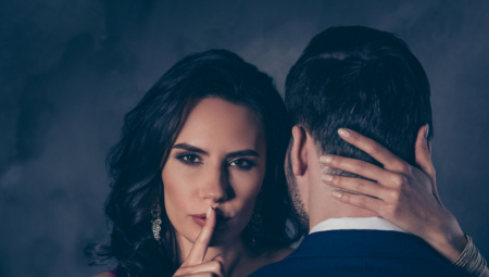 ŽENSKI RITUALI Evo šta dame rade kada pre intimnog odnosa odu do toaleta