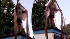 OVAKO NEŠTO NIKADA NISTE VIDELI Muškarac se popeo na krov, svi u čudu gledaju u njega: "On mora završiti u Ginisovoj knjizi" (VIDEO)