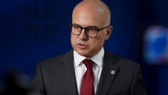 PONOŠ "IZGOREO" OD MUKE ŠTO STOLTENBERG DOLAZI KOD PREDSEDNIKA SRBIJE Vučevič: Sigurno neće Vučić pognuti glavu kao on, nego će mu reći šta je Srbija