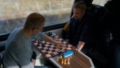 Šahovski spektakl u najbržem vozu (VIDEO)