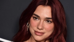 DUA LIPA U MINIJATURNOM BIKINIJU Pevačica podelila vrele fotke sa putovanja, ovaj detalj je zapalio internet!