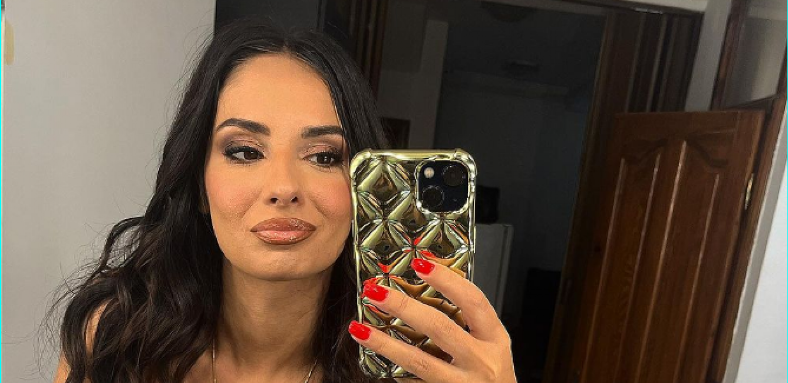 KONTROVERZNA SRPSKA PEVAČICA UGRADILA SILIKONE Javno priznala i ko ih je platio, bez dlake na jeziku otkrila ovo!