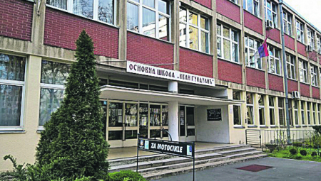 SKANDAL TRESE ŠKOLU NA NOVOM BEOGRADU Učenici OŠ "Ivan Gundulić" lica nastavnice i devojčica montirali na nedolične fotografije!