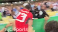 IMA TEŠKO POVREĐENIH Strašne scene pred meč Brazila i Argentine: Tuča o kojoj će se pričati, Mesi povlačio ekipu, golman napao policiju (VIDEO)