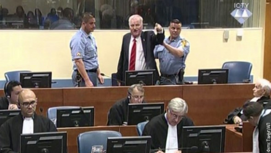 OVAKO JE OSUĐEN RATKO MLADIĆ Negodovao je u sudnici, izbacili su ga, PSOVAO JE HAŠKI SUD!