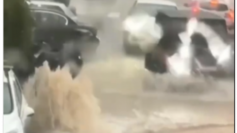CRNA GORA POD VODOM Ibar se izlio iz korita, poplavljena zgrada Hitne pomoći (VIDEO)