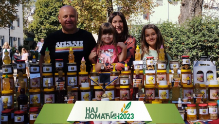 Danu znaju po medu i voću za rakiju: Nastavila porodičnu tradiciju